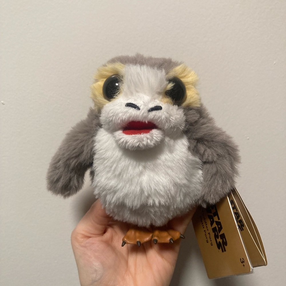 NWT Star Wars land Porg shoulder pal